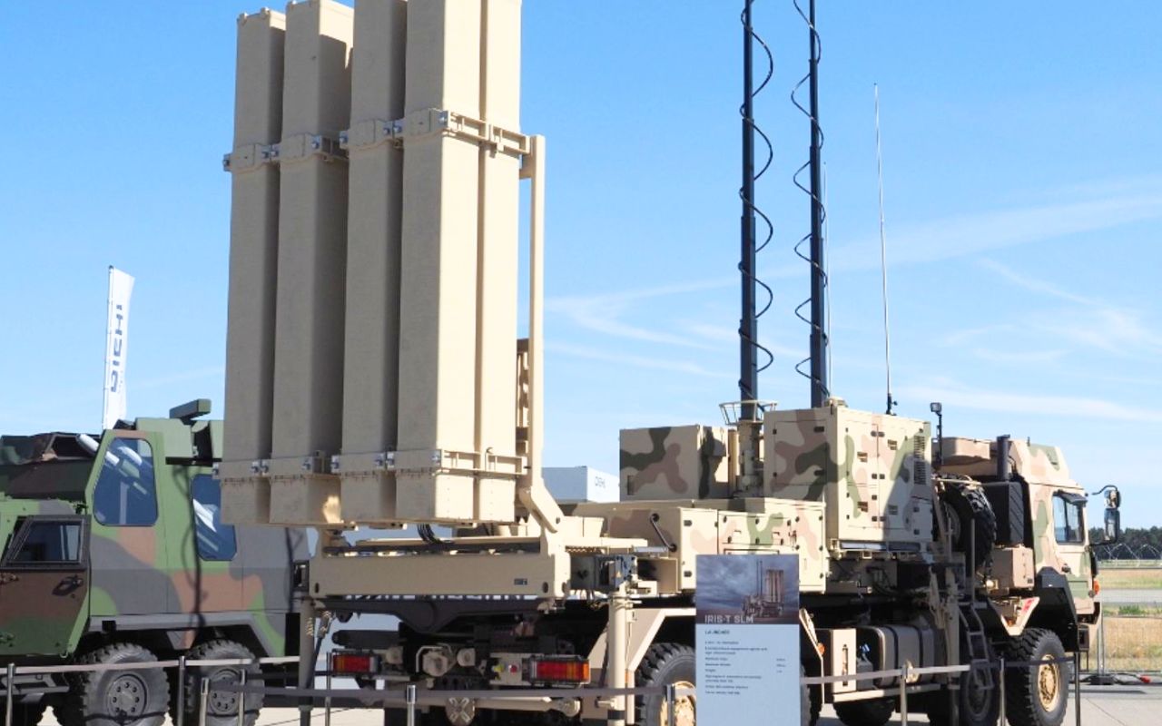 2 sistemi USA dominano, 1 nuovo scudo Airbus a media portata, missili fino a 40 km: cosa devono affrontare Patriot e NASAMS