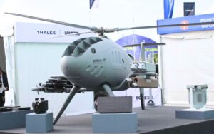Da ricognitore ad assaltatore: il drone a decollo verticale Schiebel S-301 monta munizioni Toutatis e razzi guidati