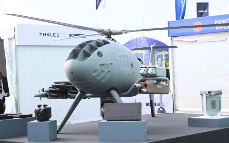 Da ricognitore ad assaltatore: il drone a decollo verticale Schiebel S-301 monta munizioni Toutatis e razzi guidati