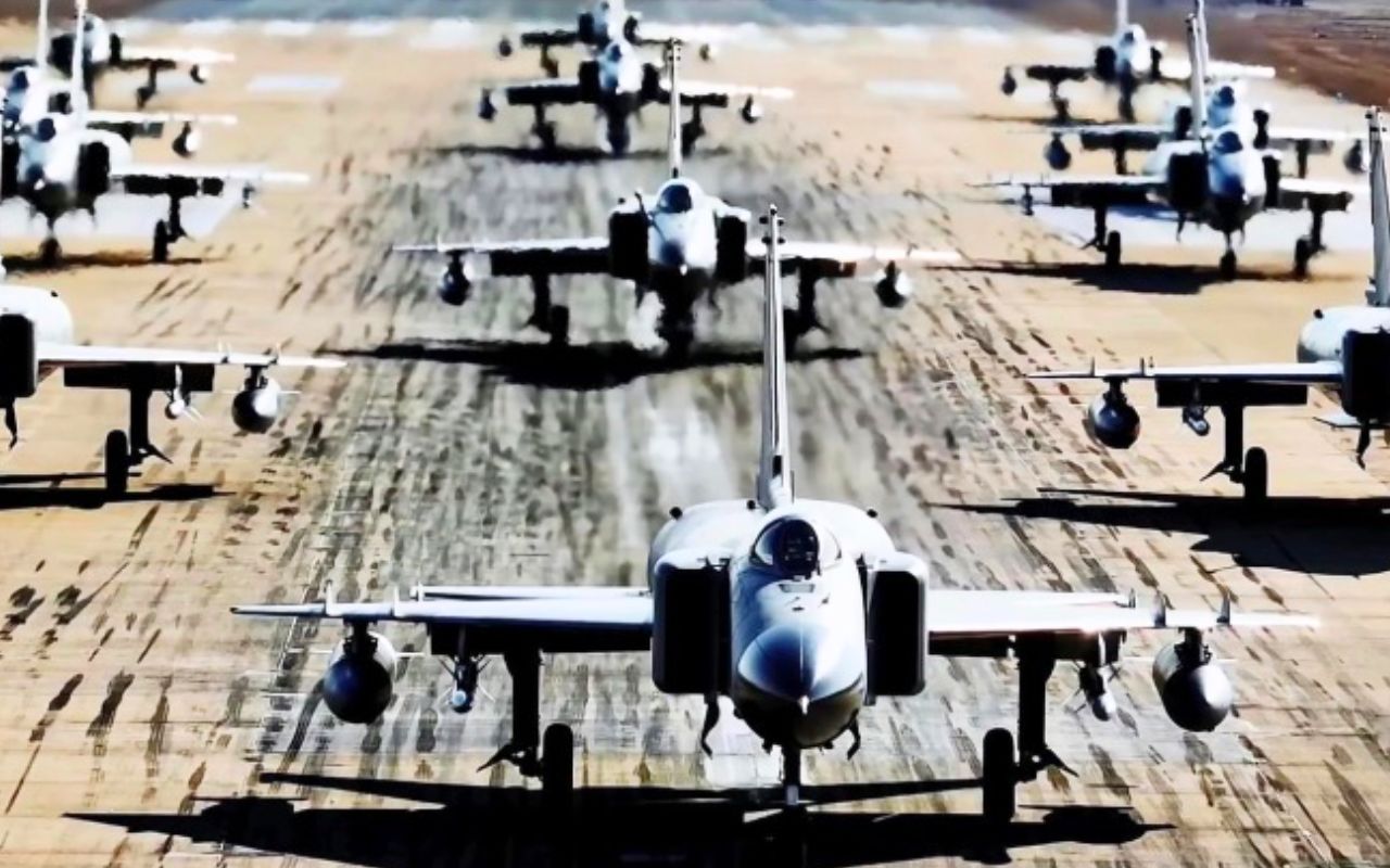 Fine di un'era: la Cina ritira il J-8, il suo primo caccia di progettazione nazionale