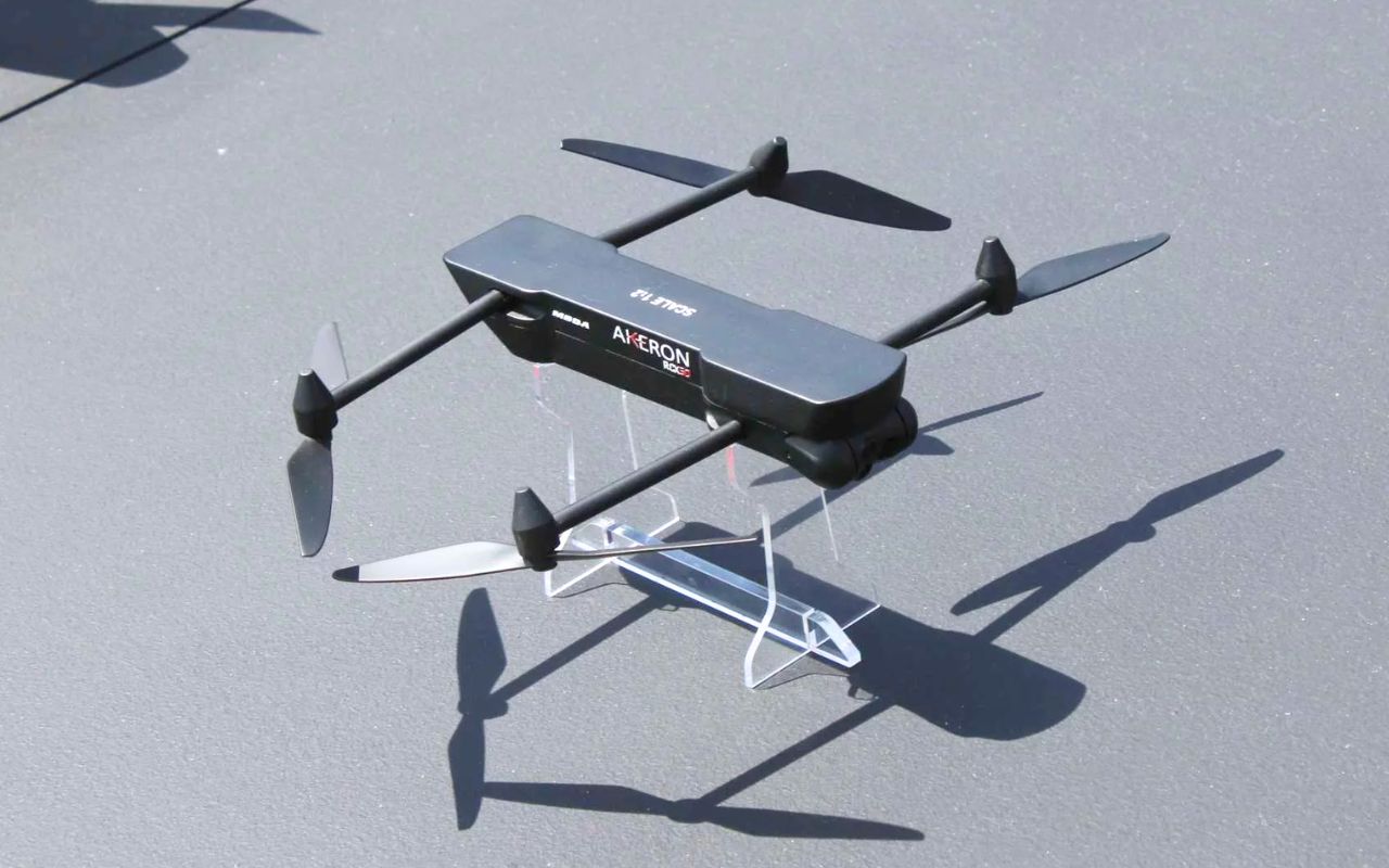 L'esercito francese sceglie l'AKERON RCX50: un drone letale da 2 chili che sta in uno zaino e colpisce a 10 chilometri