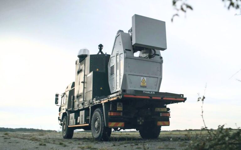 La Francia punta sull’anti-drone: Thales e il RapidDestroyer portano la radiofrequenza nella difesa europea