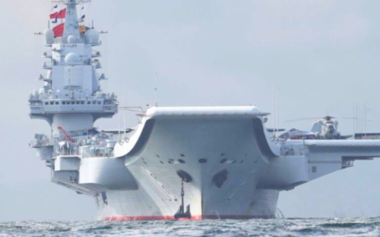 La portaerei cinese Liaoning chiude 40 giorni di manovre in mare aperto con i nuovi caccia imbarcati