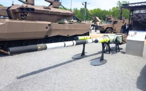 Mentre l’Italia sceglie il Leopard 2A8, Francia e Germania lanciano il carro che spara in corsa