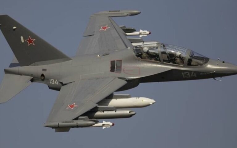 Yak-130M: la Russia trasforma il suo addestratore in un caccia leggero con radar AESA