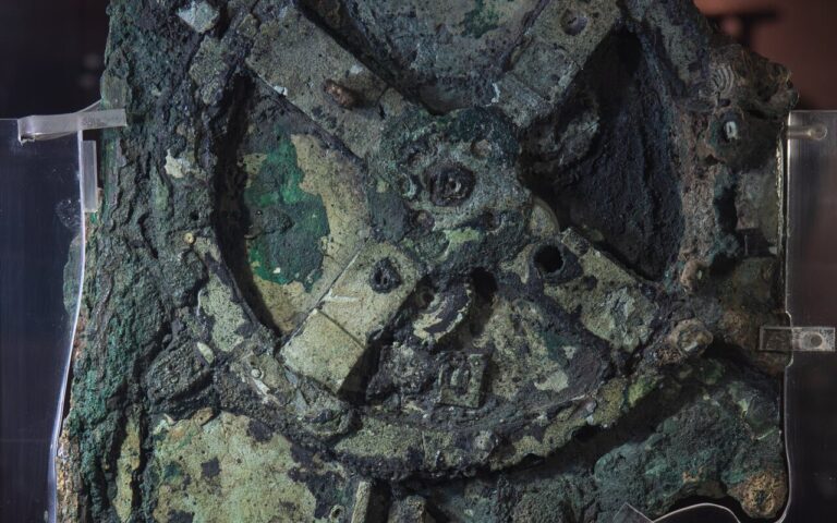 Il meccanismo di Antikythera: il computer di bronzo di 2.000 anni fa recuperato da un relitto greco