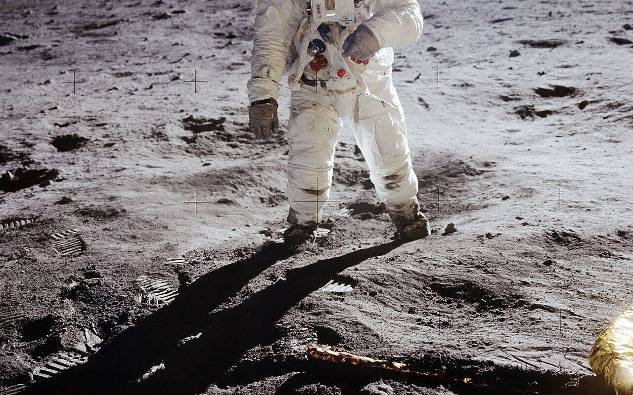 Michael Collins, l’uomo più solo della storia: isolato dietro la Luna durante l’Apollo 11