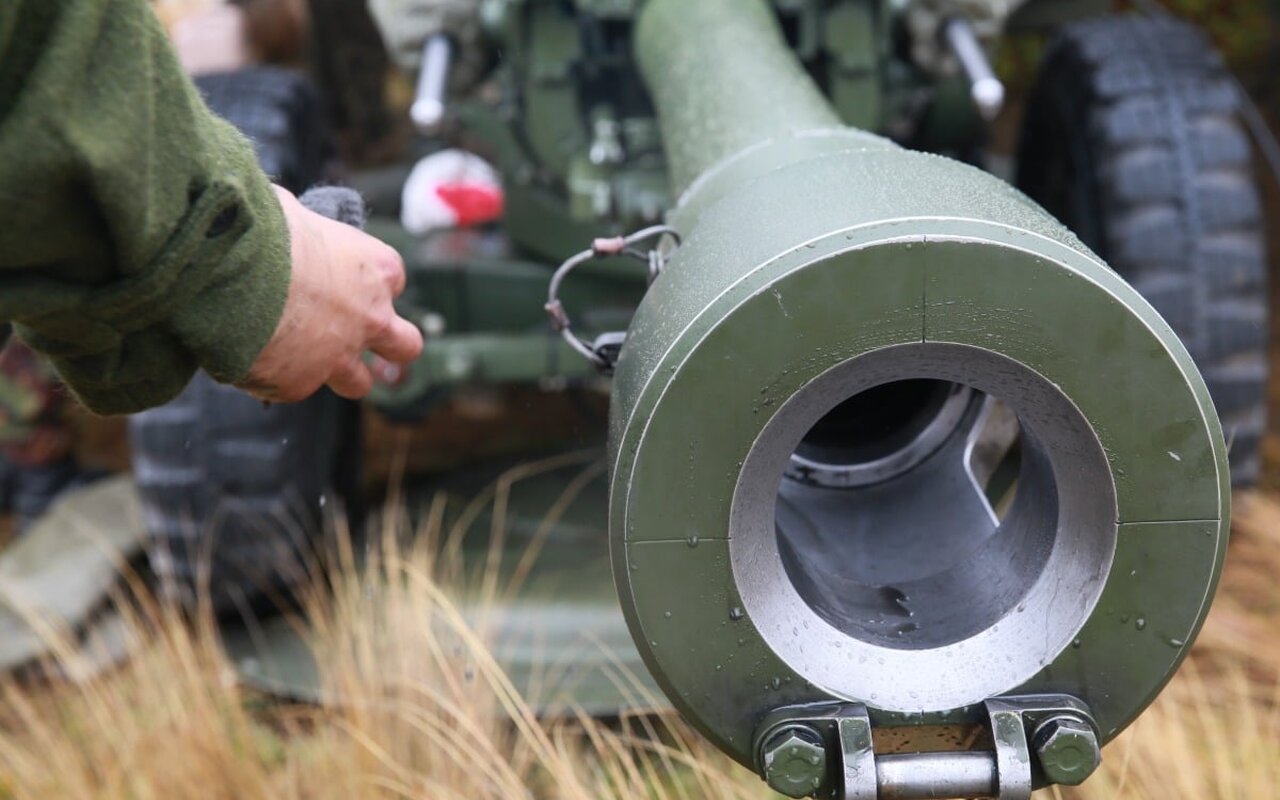 BAE autorizza l’Ucraina a costruire da sé i propri obici da 105 mm