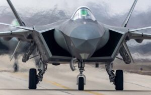 I caccia stealth cinesi J-20A consegnati a quattro brigate di prima linea