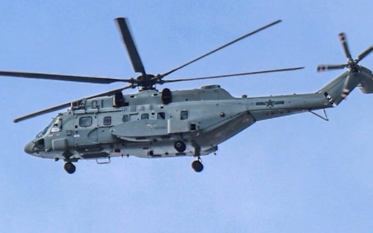 I cacciatorpediniere cinesi potenziano la guerra antisommergibile con i nuovi elicotteri Z-8D