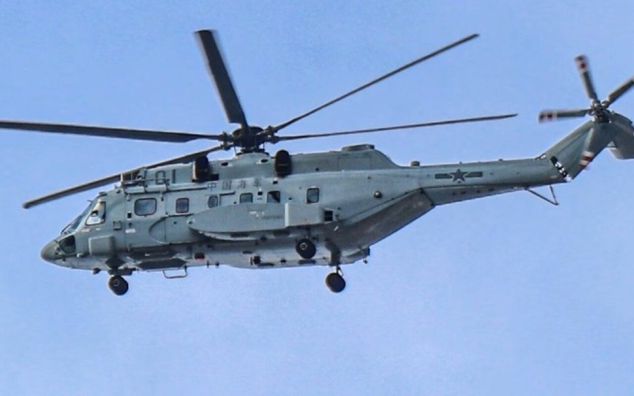 I cacciatorpediniere cinesi potenziano la guerra antisommergibile con i nuovi elicotteri Z-8D