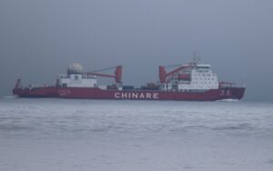 Navi spia cinesi attraversano le acque statunitensi dirette verso l’Artico