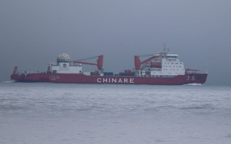 Navi spia cinesi attraversano le acque statunitensi dirette verso l’Artico