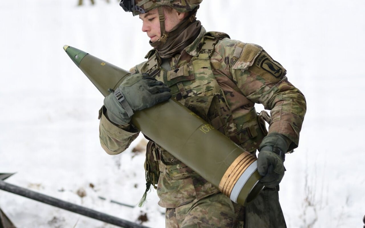 Un membro della NATO ha comprato altri proiettili d’artiglieria per l’Ucraina
