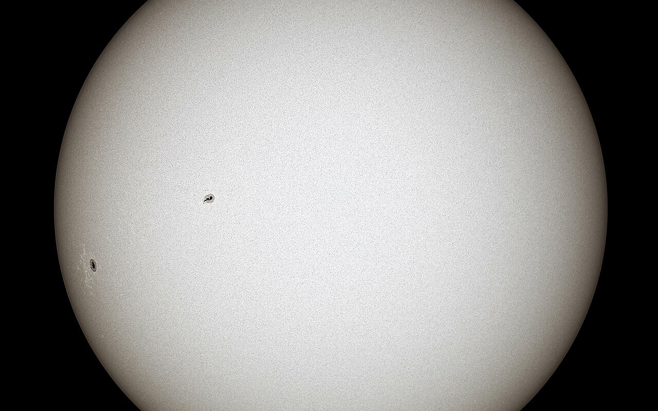 Il Sole non è giallo: visto dallo spazio è bianco (ed ecco perché lo vediamo giallo)