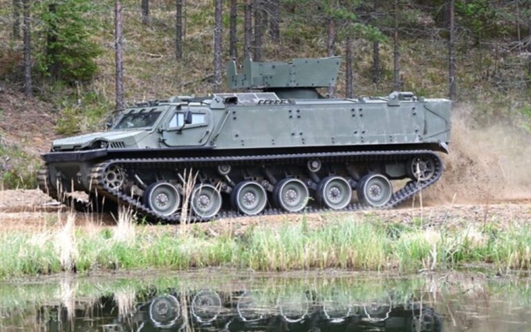 Tre nazioni della NATO uniscono le forze per un nuovo veicolo cingolato per ogni terreno