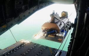 Nel Regno Unito il primo aviolancio al mondo di una nave senza equipaggio