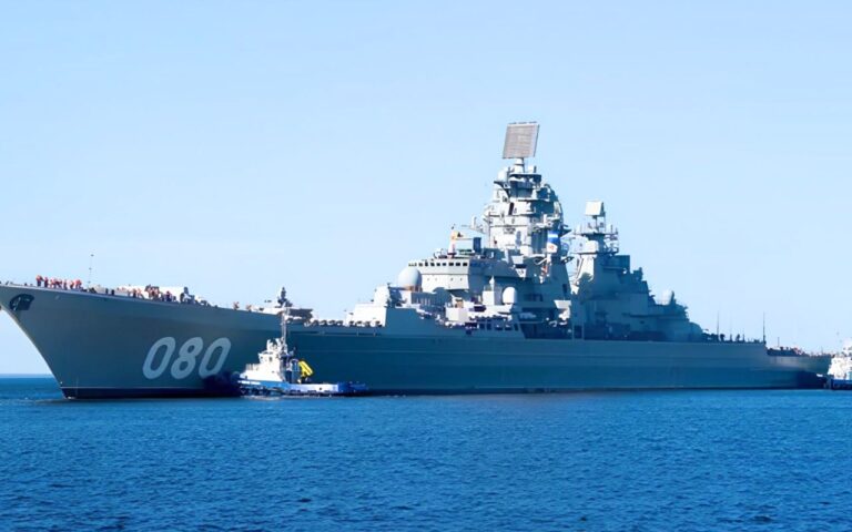 27 anni in cantiere e 2,33 miliardi bruciati: il gigantesco incrociatore nucleare russo Admiral Nakhimov torna in mare