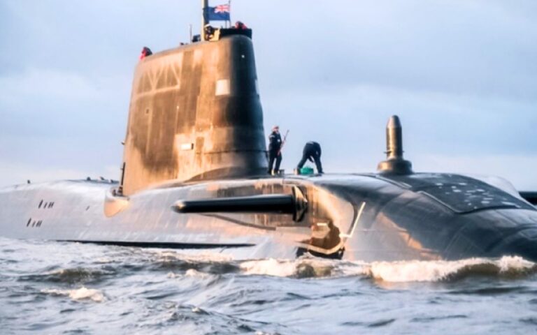 Disponibilità zero: tutti i sottomarini d’attacco della Royal Navy sono fermi, la manutenzione fuori controllo allarma Londra