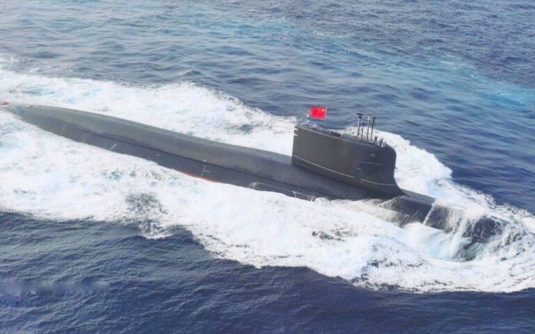 Gli Stati Uniti pensavano di dominare i fondali ma la Cina triplica i sottomarini nucleari, cantieri in espansione e pressione sulla US Navy