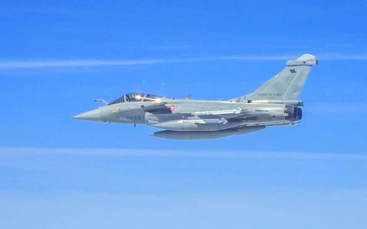 Pochi lo sanno ma l’azione del Rafale sopra la Lettonia non perdona nulla, il drone abbattuto riapre un incubo nei cieli della NATO