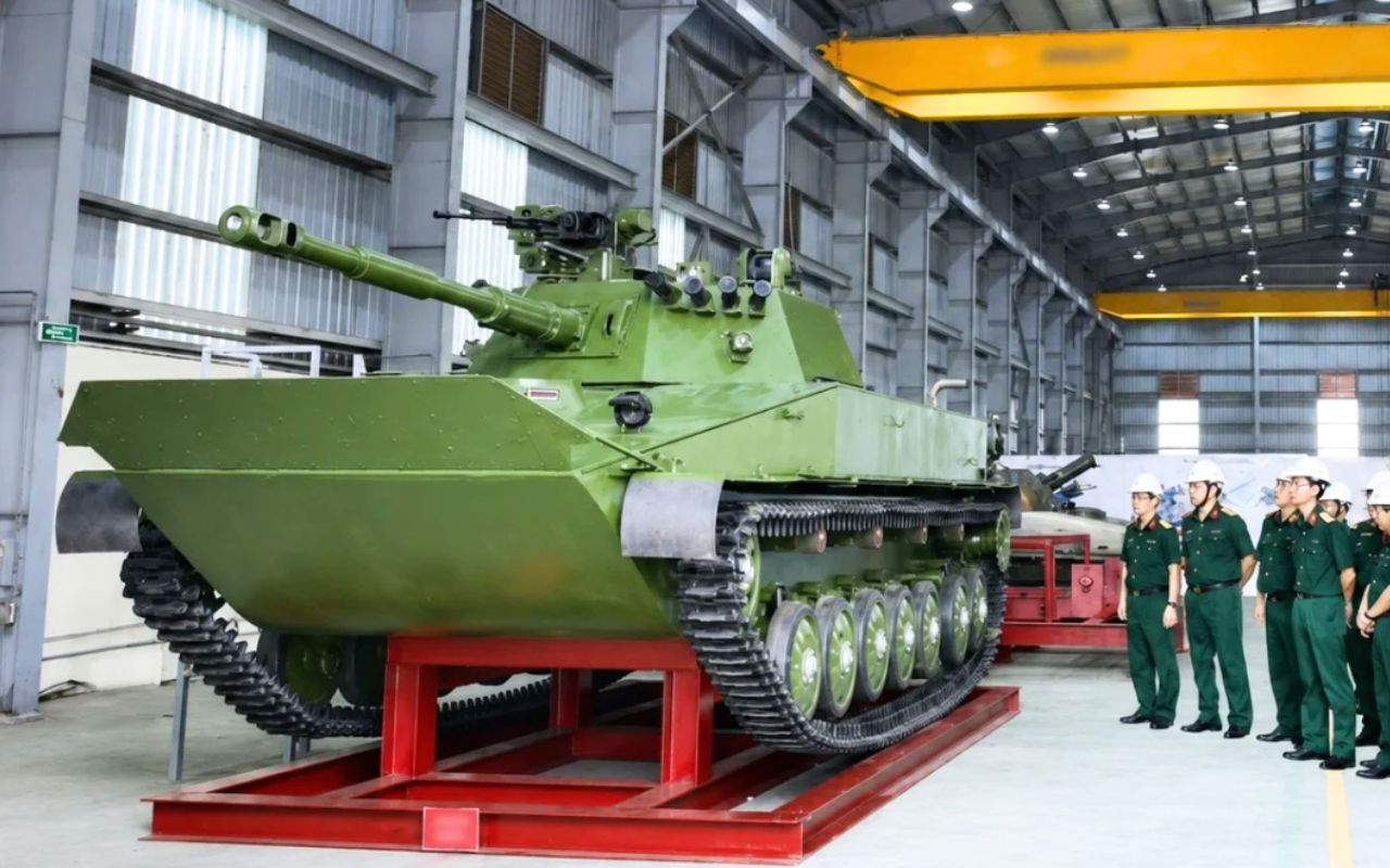 Vietnam presenta il carro anfibio T-1: 80 km/h e cannone da 76 mm per ridurre la dipendenza da Russia e Cina